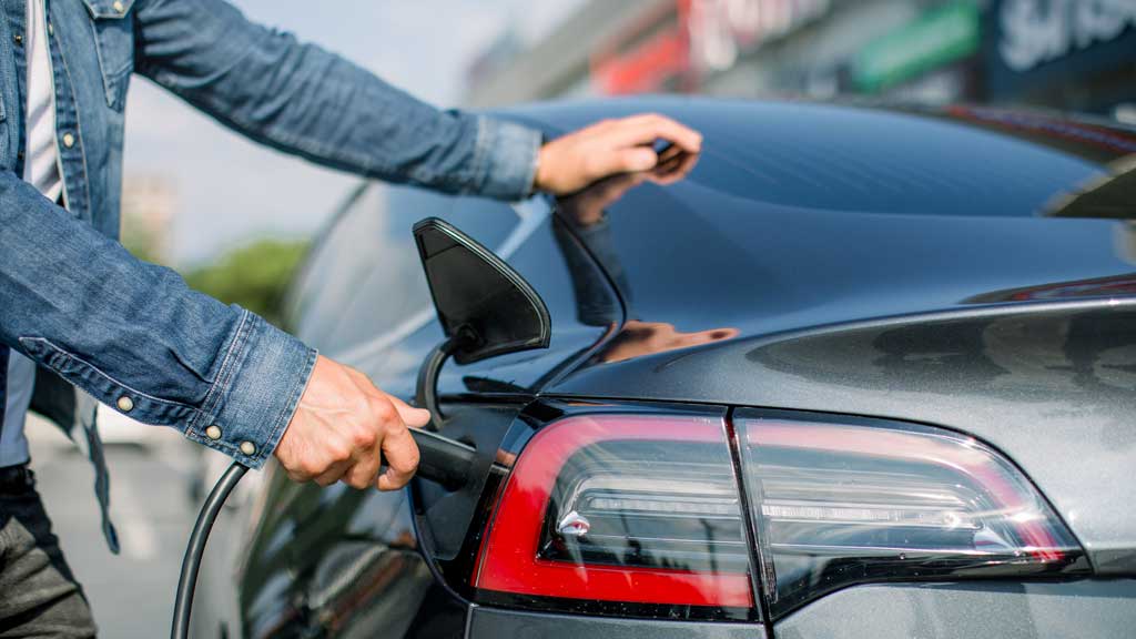 man paying for ev chRGING